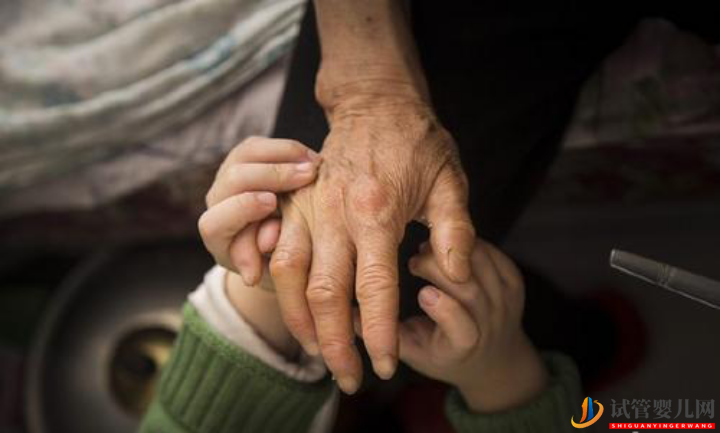 56歲失獨母親做試管嬰兒再生龍鳳胎(圖1) 56歲失獨母親做試管嬰兒再生龍鳳胎(圖1)