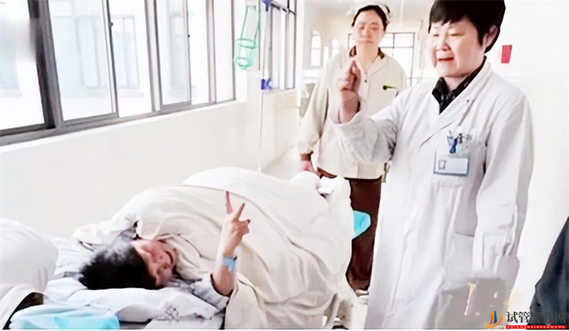 試管嬰兒網(wǎng):12年前,試管雙胞胎的60歲大媽,現(xiàn)哭訴_很后悔,有來世我不會再生(圖6) 12年前,試管雙胞胎的60歲大媽,現(xiàn)哭訴_很后悔,有來世我不會再生(圖6)