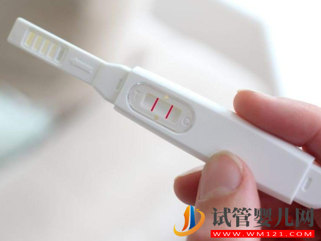 已生寶媽教你驗孕棒線看生男生女方法，通過雙杠顏色就能知道(圖1)